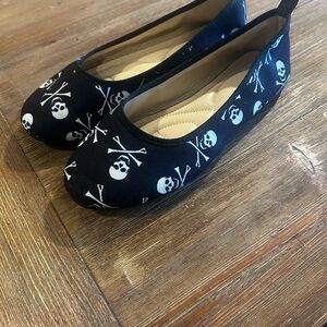 Black Skull Print Women's Flats